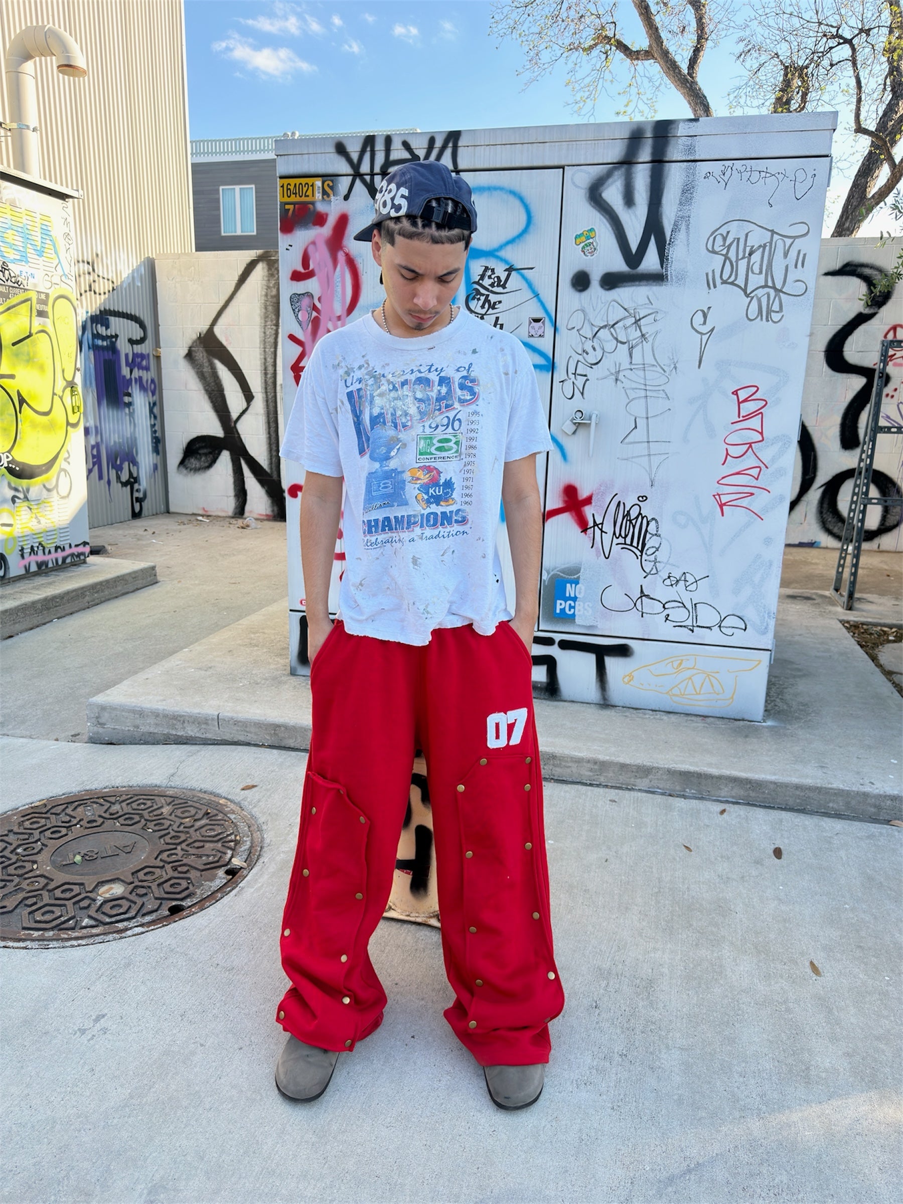 07 RED ESSENTIALS SWEATS