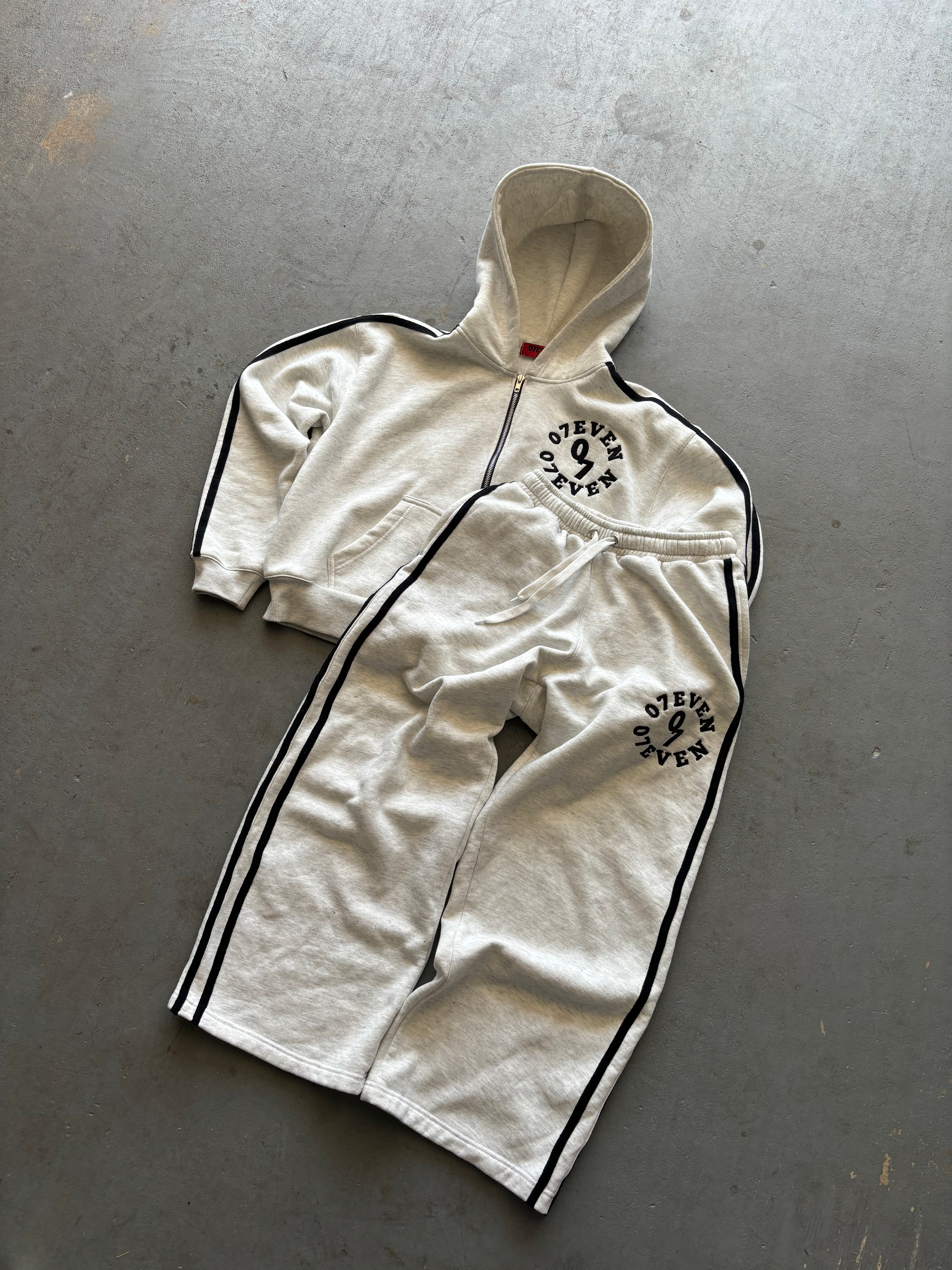 07 GREY TRACKSUIT